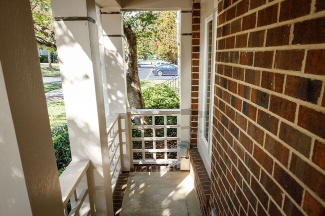 Building Photo - 9154 Lakeland Dr
