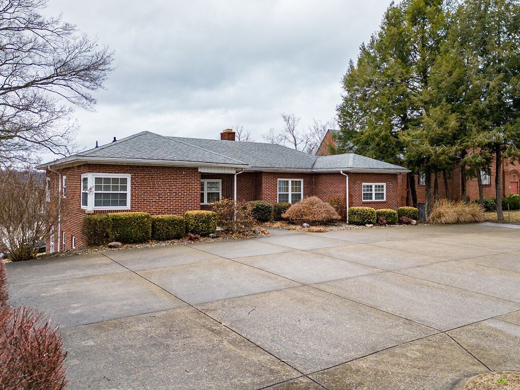 5800 E Pea Ridge Rd, Huntington, WV 25705 House Rental in Huntington, WV