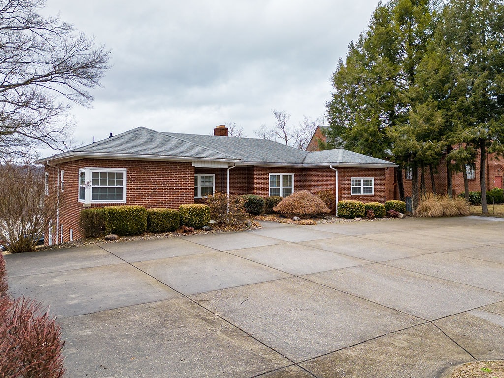 5800 E Pea Ridge Rd, Huntington, WV 25705 House Rental in Huntington