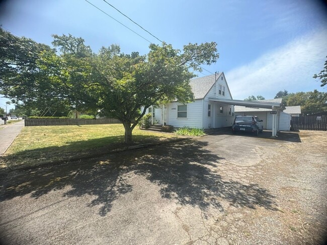 Building Photo - 3-Bedroom, 1-Bath Home In The Cal Young Ar...