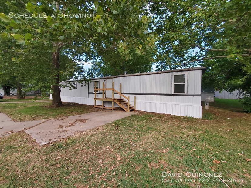 Primary Photo - 1101 W Lakeview Rd