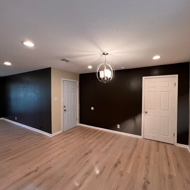 Foto del edificio - 106 Whispering Pines Loop