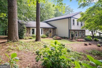 Building Photo - 4989 Kingswood Dr