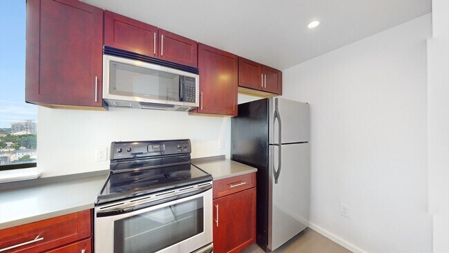 Foto del edificio - 169 Monsignor O'Brien Hwy