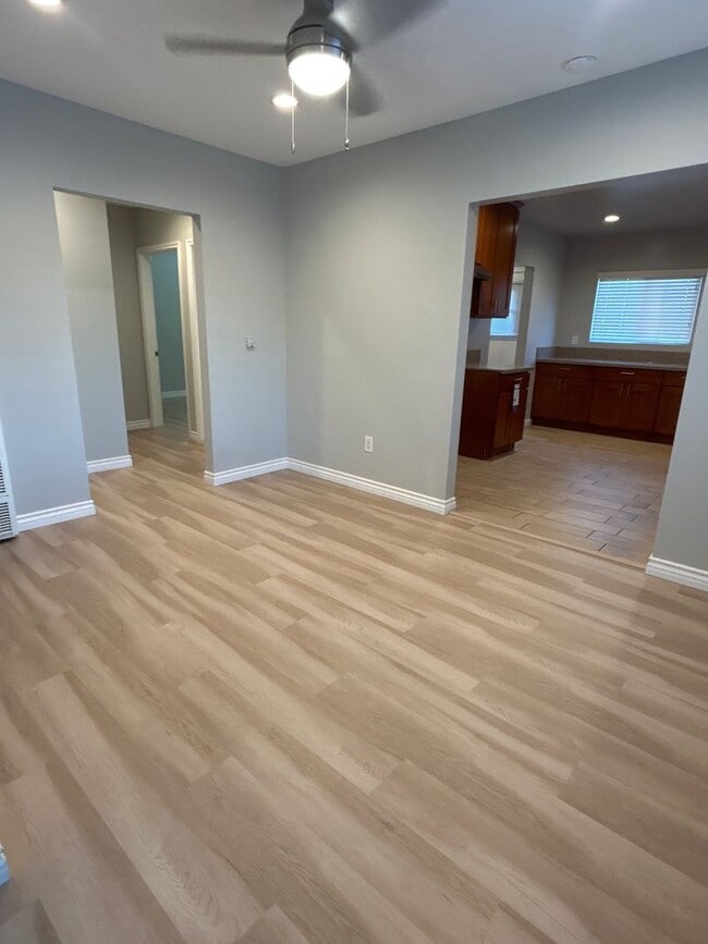 Foto del edificio - 3133-3135 La Madera Ave