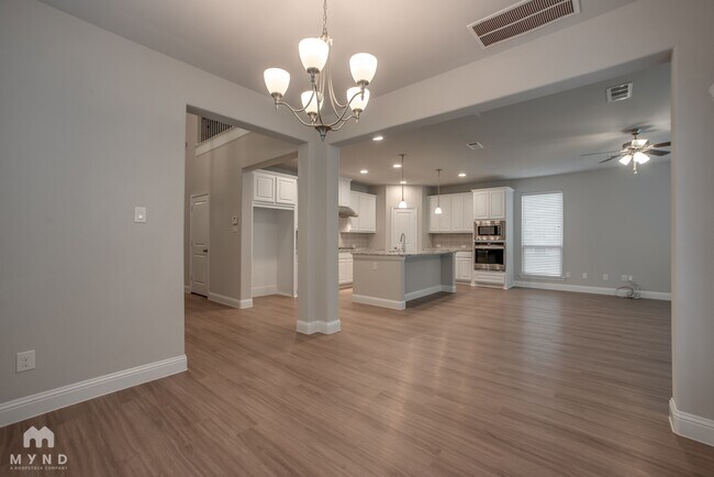 Foto del edificio - 3201 Damsel Sauvage Ln