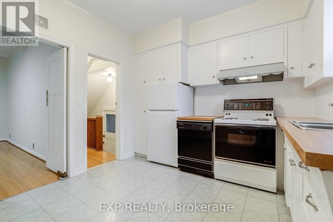 Building Photo - 271 Lauder Ave