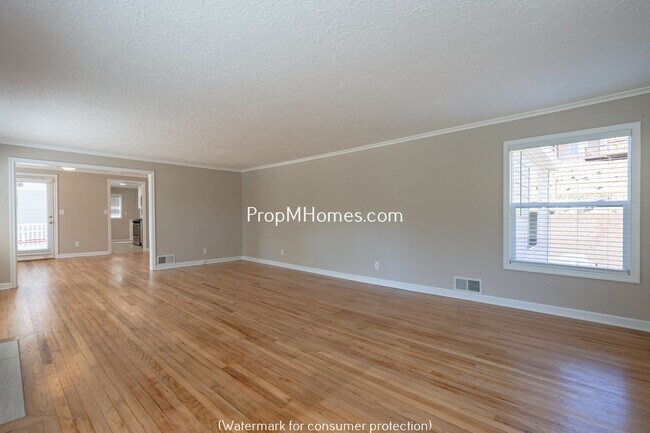 Foto del edificio - Updated Three Bedroom Home in Milwaukie Heights!