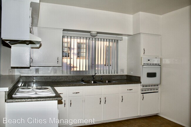 Building Photo - 2167 Pine Ave