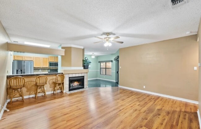 Building Photo - 9135 Deer Vlg