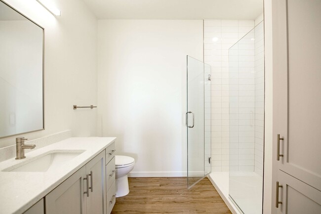 Apartamentos The Earl, 3 habitaciones, 2 baños, 1467 - The Earl Apartments and Twin Homes