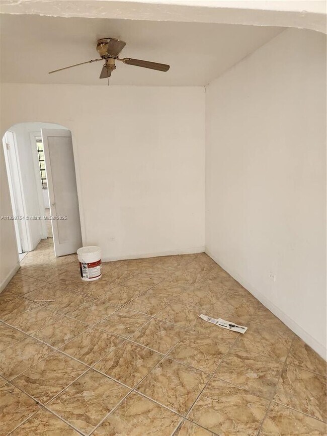 Foto del edificio - 271 NW 54th St