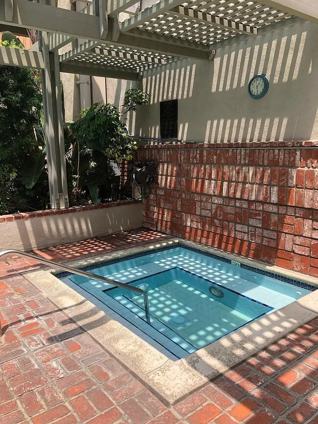 Foto del edificio - 339 S Catalina Ave