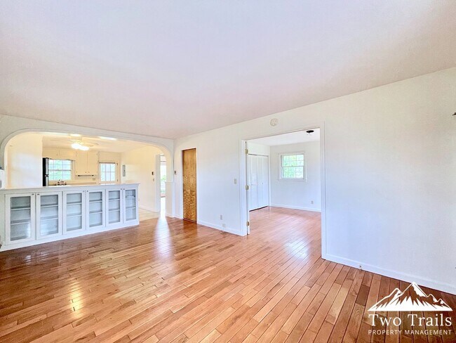 Foto del edificio - CHARMING 2/1.5 NEAR DOWNTOWN - WALKING DISTANCE TO PARDEE