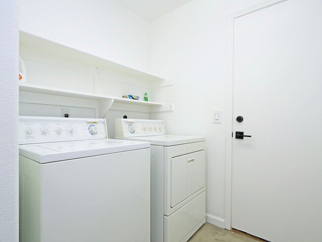 Foto del edificio - 11232 W Golden Ln