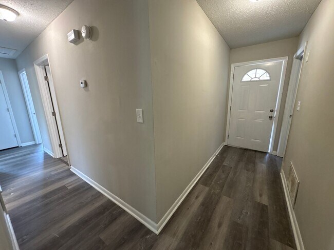 Foto del edificio - 2941 Rollingwood Dr