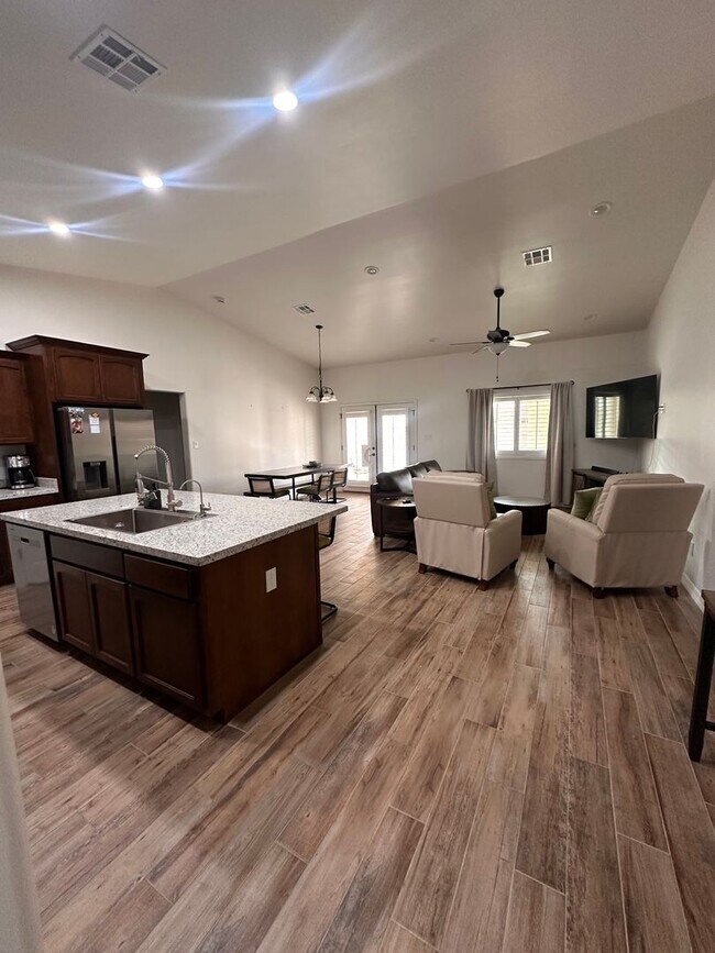 Foto del edificio - 3bed/2bath ALL tile home built in 2024