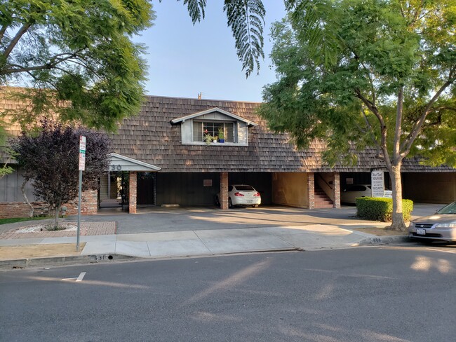 Foto del edificio - 520 N W Knoll Dr