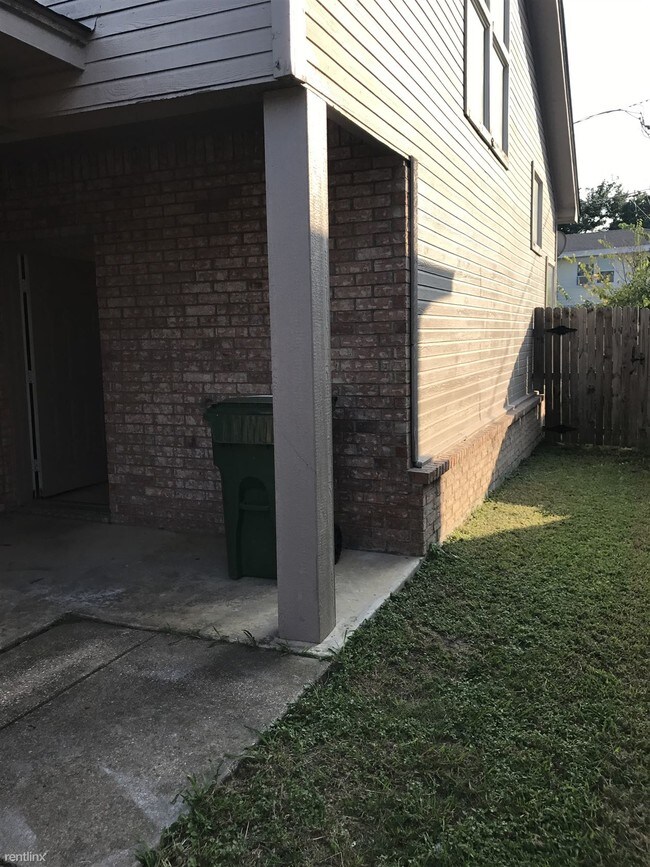 Building Photo - 5840 Tinsley Dr