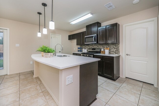 Building Photo - 704 Mercado Ln
