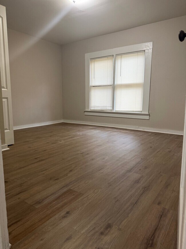 Foto del edificio - 319 NE 13th Terrace