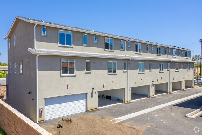 Garages - Carlton Oaks Townhomes