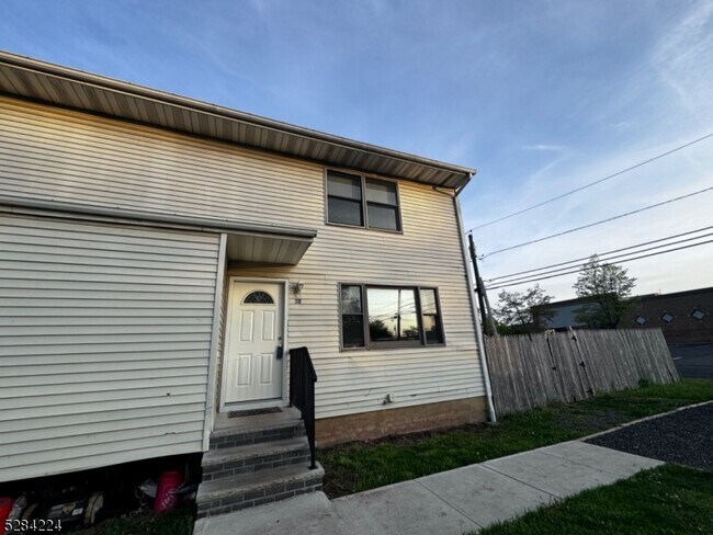 Building Photo - 30 Martin St
