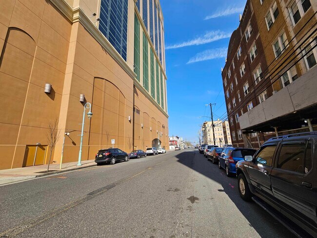 Building Photo - 37 S Iowa Ave