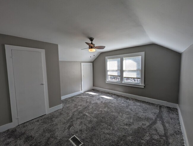 Foto del edificio - 4 Bedroom House in Boonville