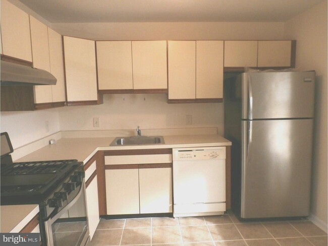 Building Photo - 3403 Waltham Ct