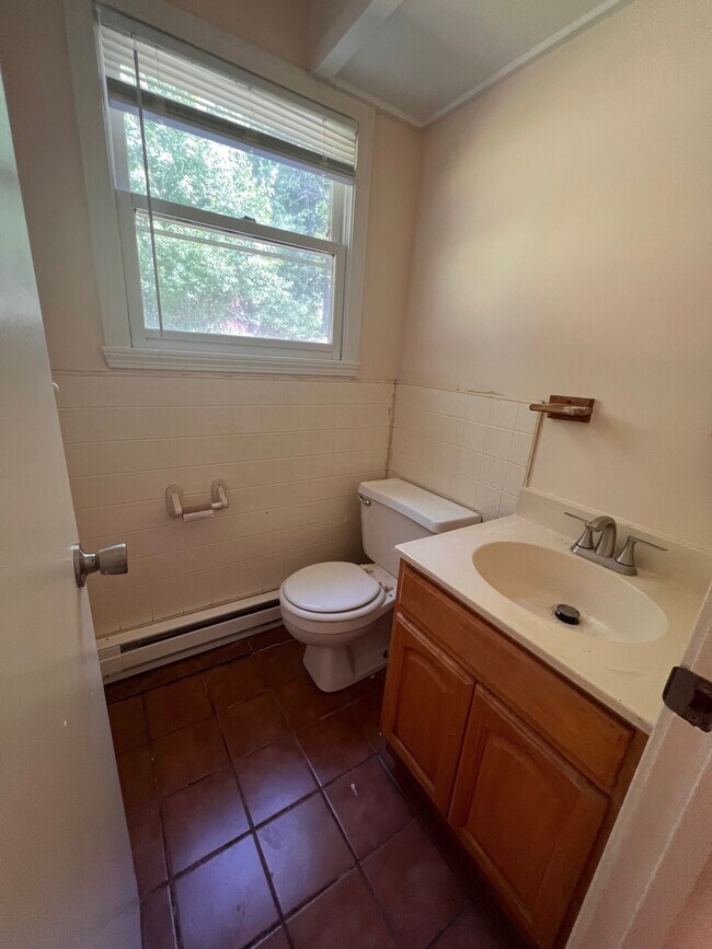 Building Photo - 52 Candice St