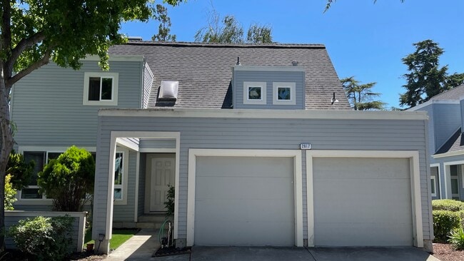 Front - 2817 Welk Cmn