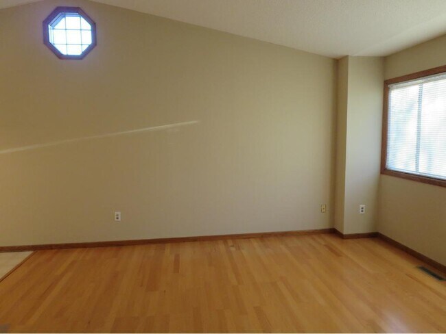 Foto del edificio - 11921 Kerry St NW