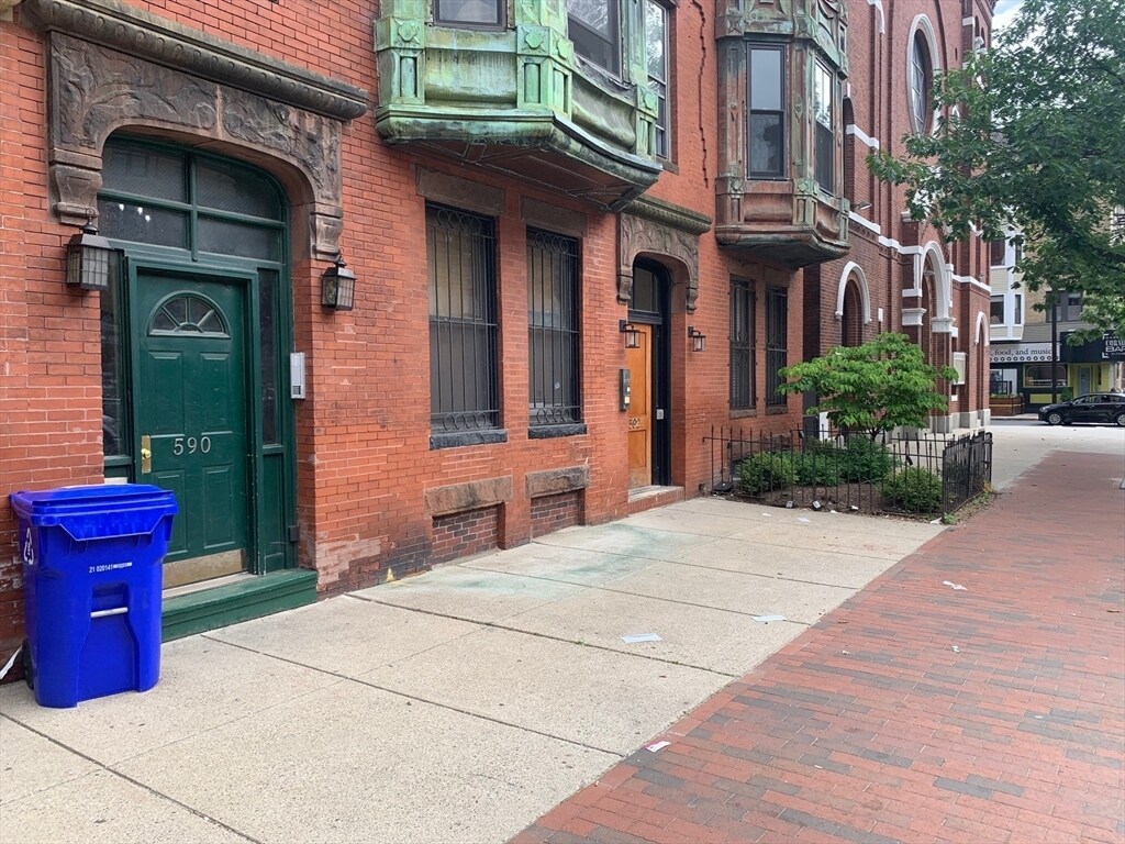 Primary Photo - 590 Columbus Ave