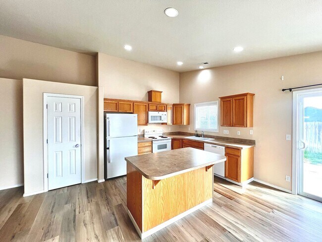 Building Photo - Pristine 3Bed-2Bath Home For Rent Near Rd ...