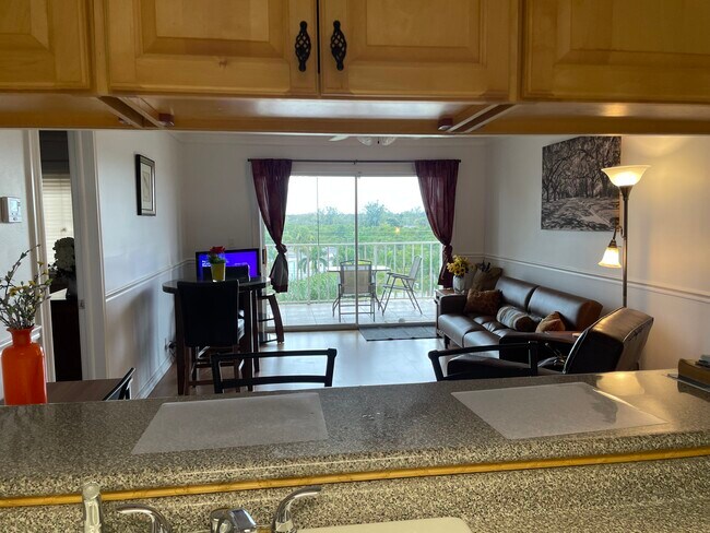 Foto del edificio - 2875 Palm Beach Blvd