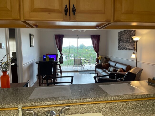 Building Photo - 2875 Palm Beach Blvd