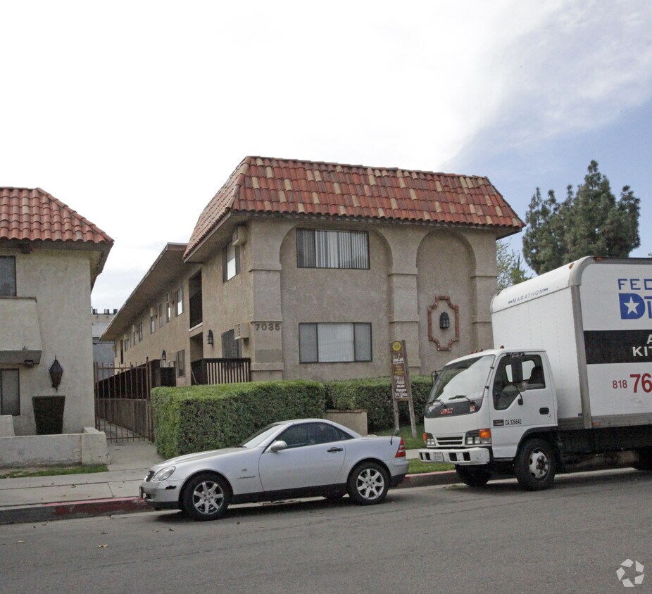 Primary Photo - Jordan Espana/Hacienda Apartments