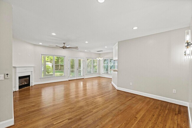 Foto del edificio - Large Leland Home for rent with Fenced Back Yard!