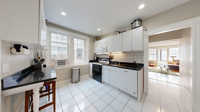 Photo - 2035 Commonwealth Ave Apartment