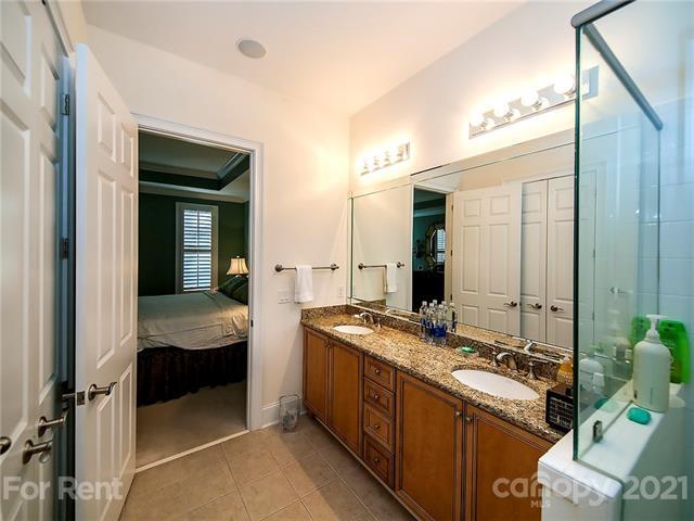 Building Photo - 6725 Louisburg Square Ln