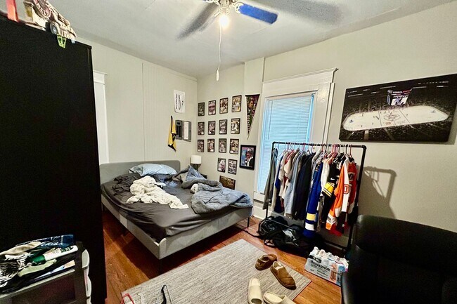 Foto del edificio - UK STUDENTS — LIVE RIGHT ACROSS FROM KROGER FIELD!