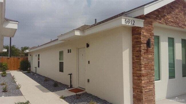 Building Photo - 5912 Sandpiper Ave