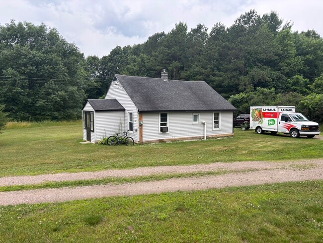 Building Photo - 252 River Rd