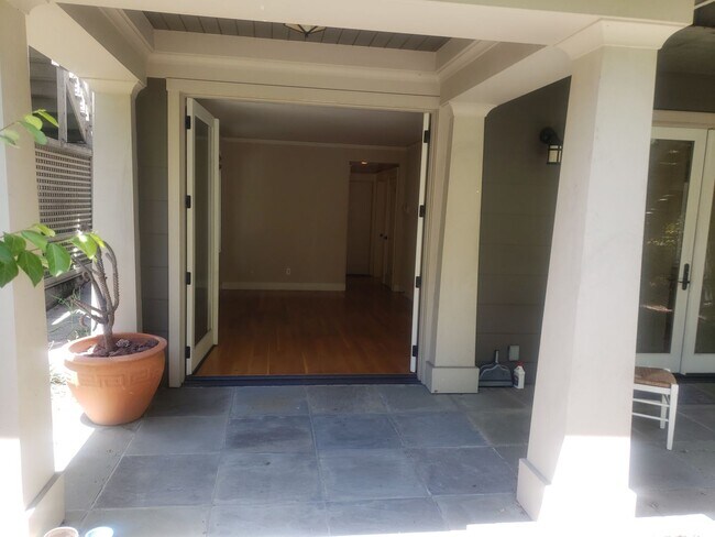 Foto del edificio - 4176 Howe St