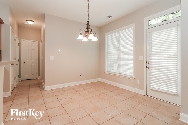 Foto del edificio - 16 Roberson Dr