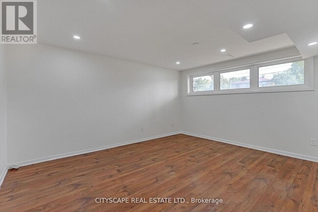 Building Photo - 2724 Lake Shore Blvd W