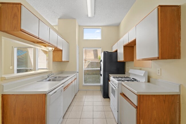 Foto del edificio - 6319 Southwood Ct N