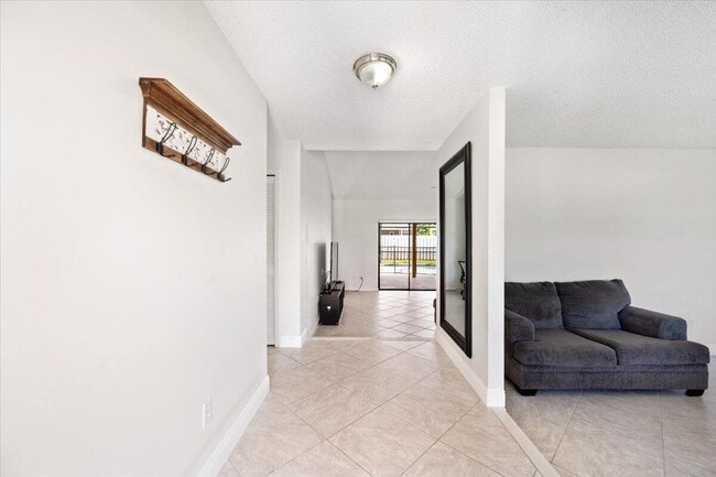 Building Photo - 1326 Pine Valley Dr