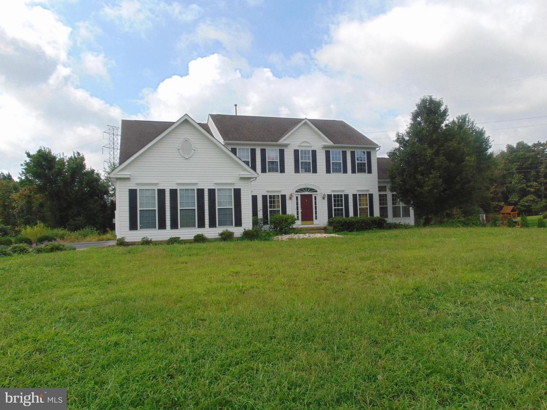 Primary Photo - 224 Dillons Ln